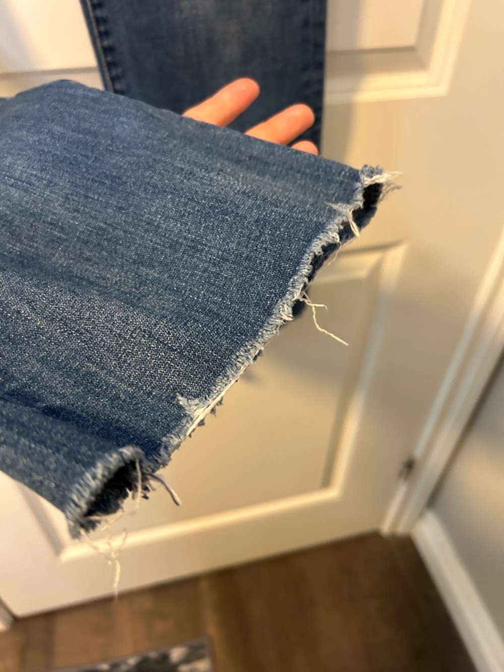 32. Women’s Blue Denim Jeans -American Eagle - Picture 4 of 8